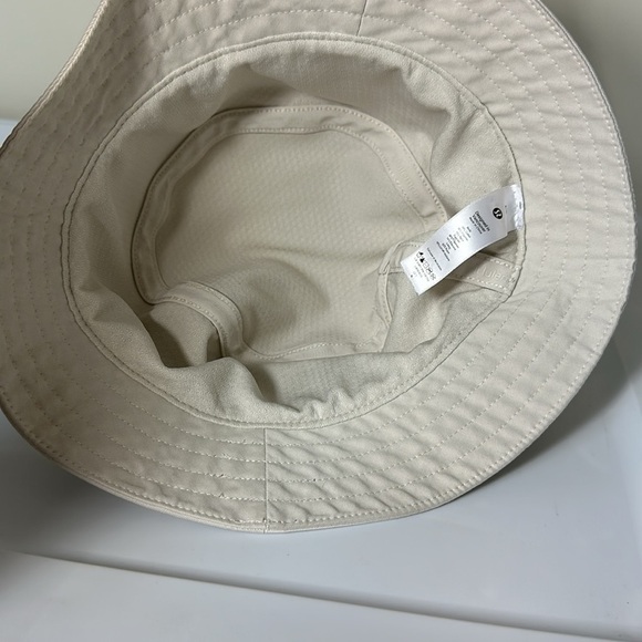 Lululemon On My Level Bucket Hat White Opal Auric Gold Artifact S/M - Picture 5 of 7